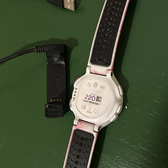 Garmin Forerunner 220 - Picture 2 of 3